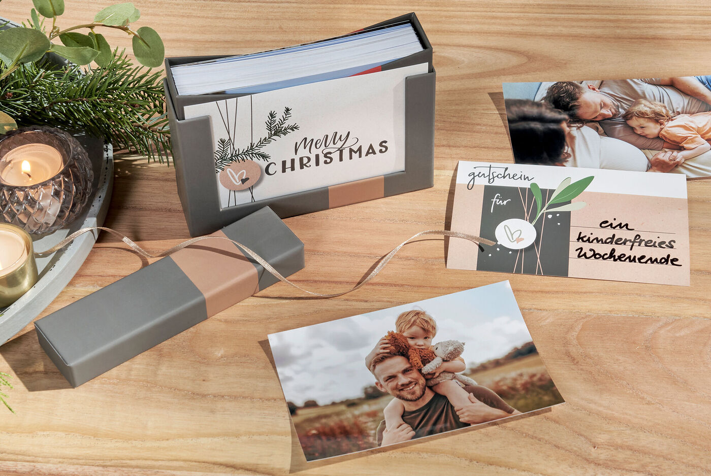 Fotoabzüge gestaltet mit Familienfotos und als Gutscheine als Geschenkidee.