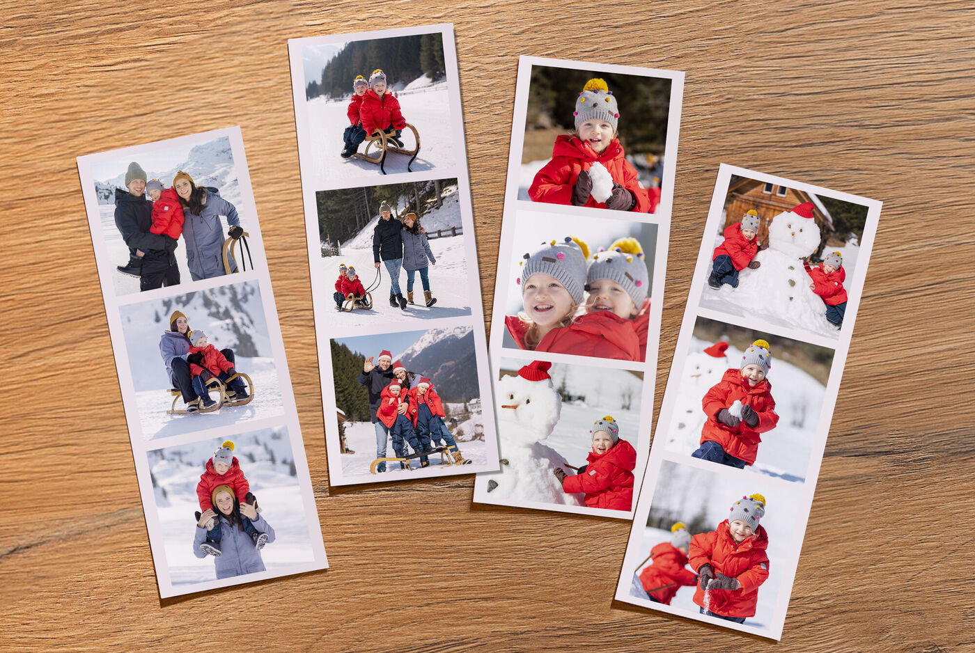 Familienfoto mit Kindern im Schnee, fröhlich beim Spielen und Rodeln