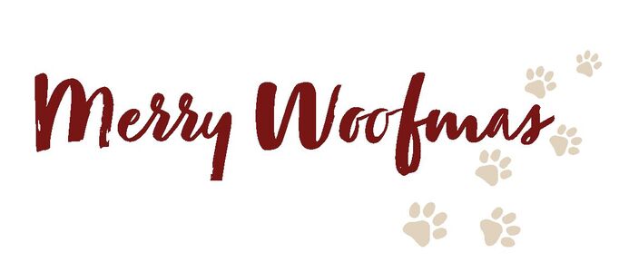Der Text 'Merry Woofmas' in festlichem Stil mit Pfotenabdrücken.