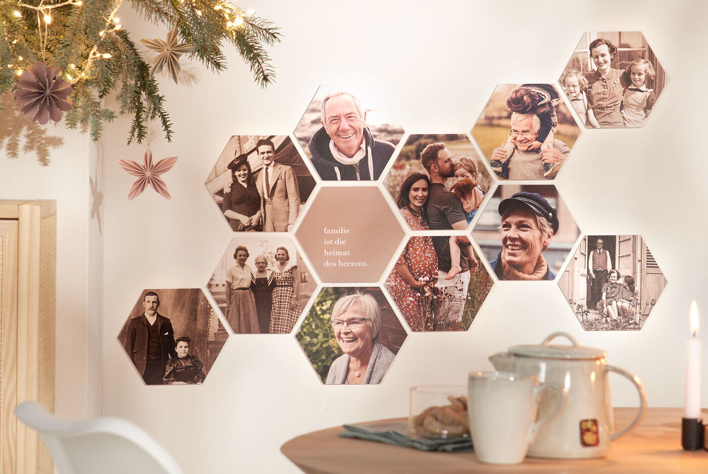 Wandgestaltung mit kreativen hexagonalen Fotos in liebevollen Rahmen