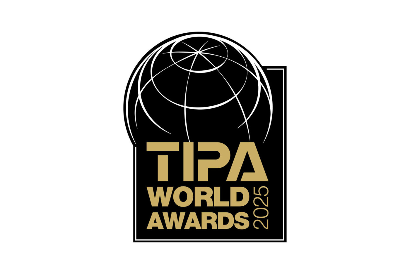 CEWE wurde 2025 vierfach mit dem TIPA World Award ausgezeichnet. Das Logo des TIPA Award zeigt eine Weltkugel auf schwarzem Hintergrund.